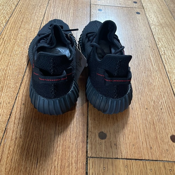 Yeezy Boost 350 V2 BRED Size: 9 NWT and Box - Picture 5 of 8